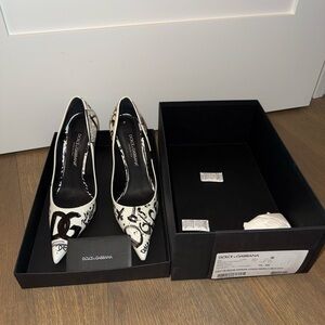 Dolce & Gabbana Monochrome Script Heels